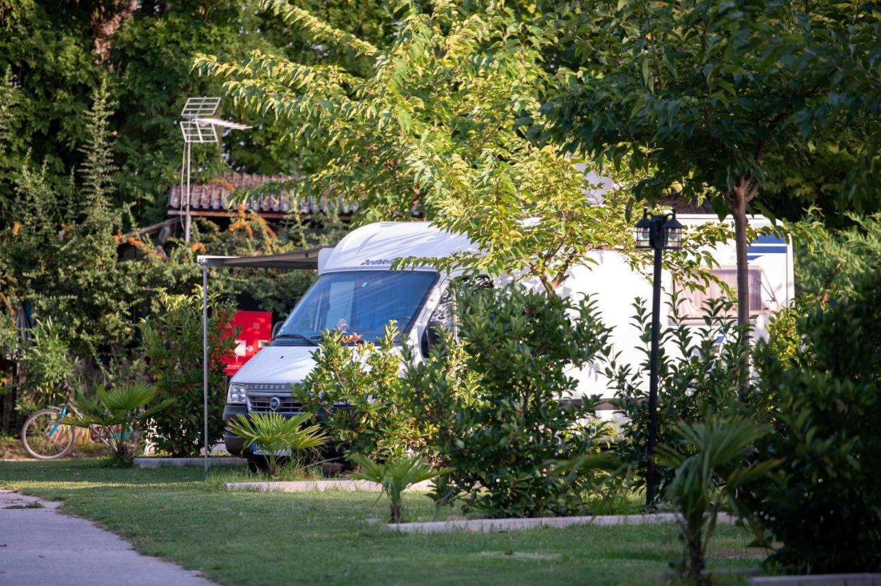 فندق Camping Stolos Limin Litochorou المظهر الخارجي الصورة